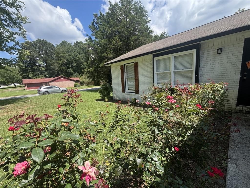 3 bedroom, 2 bathroom, 1,470 sq ft single family residence for sale at 6570 Kimberly Mill Road, Atlanta, GA 30349 — photo 2