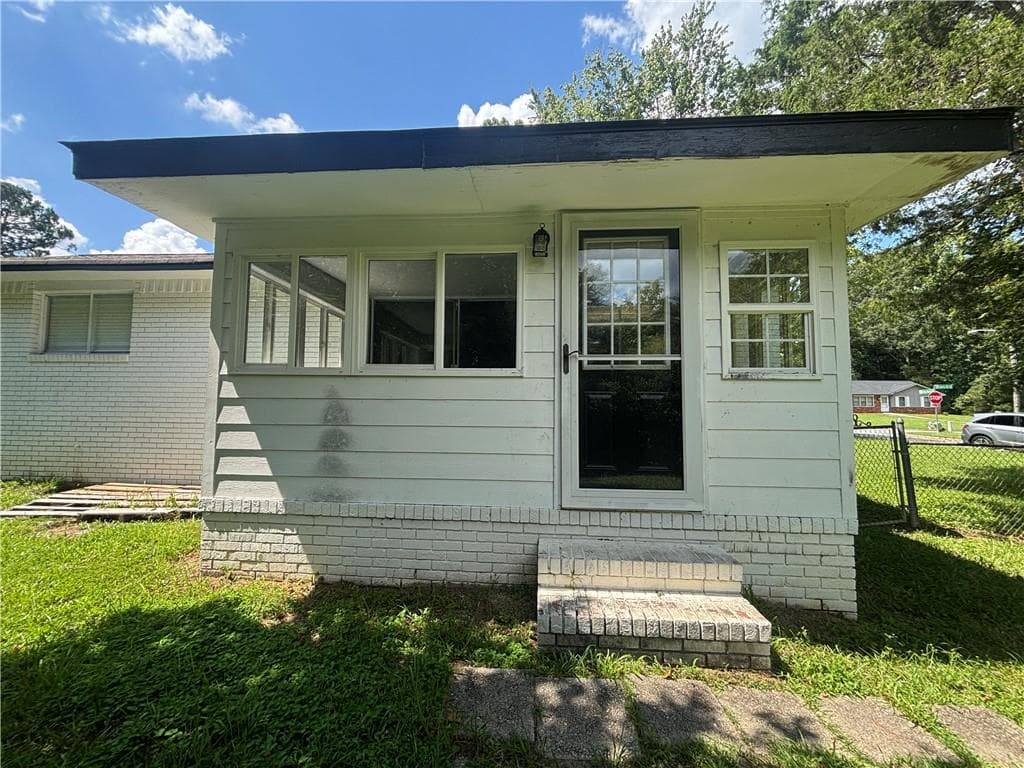3 bedroom, 2 bathroom, 1,470 sq ft single family residence for sale at 6570 Kimberly Mill Road, Atlanta, GA 30349 — photo 3