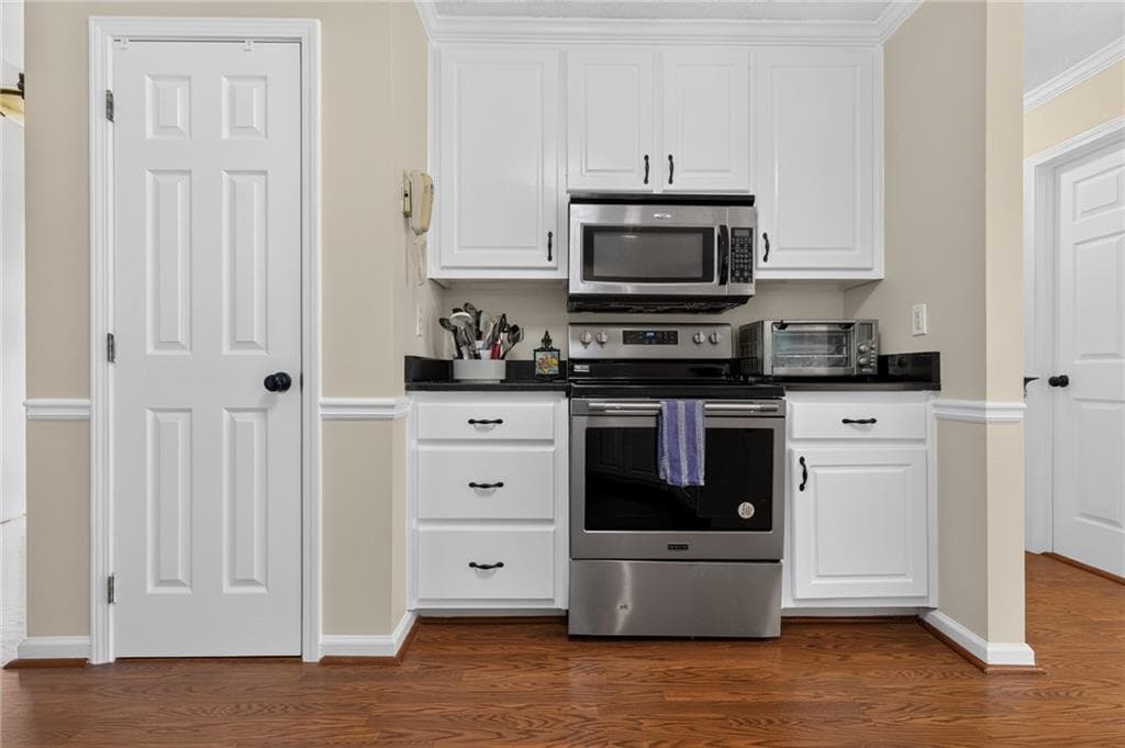 5 bedroom, 3 bathroom, 3,247 sq ft single family residence for sale at 2128 Cluster Lane, Grayson, GA 30017 — photo 6