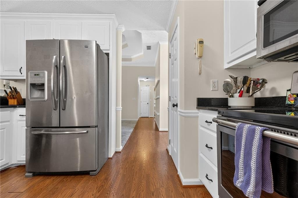 5 bedroom, 3 bathroom, 3,247 sq ft single family residence for sale at 2128 Cluster Lane, Grayson, GA 30017 — photo 7