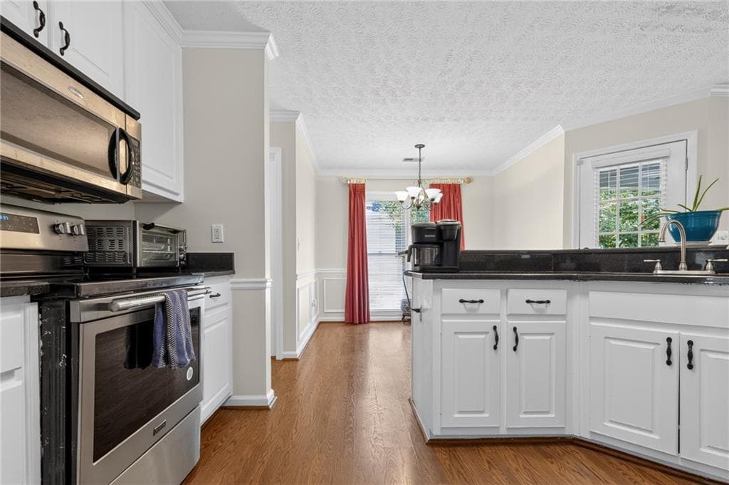 5 bedroom, 3 bathroom, 3,247 sq ft single family residence for sale at 2128 Cluster Lane, Grayson, GA 30017 — photo 8