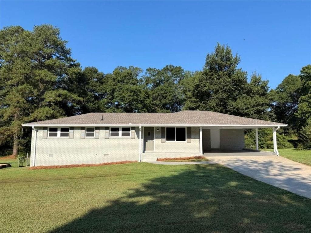 4 bedroom, 3 bathroom, 1,784 sq ft single family residence for sale at 65 W Meadowcliff Circle, Carrollton, GA 30116