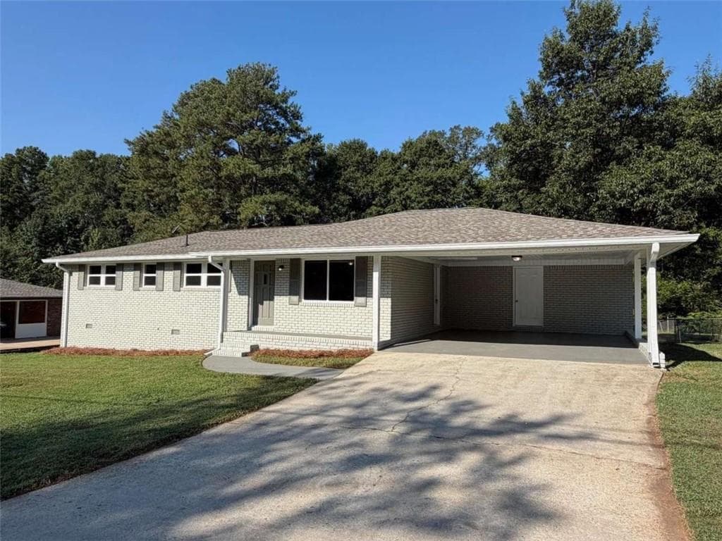 4 bedroom, 3 bathroom, 1,784 sq ft single family residence for sale at 65 W Meadowcliff Circle, Carrollton, GA 30116 — photo 2