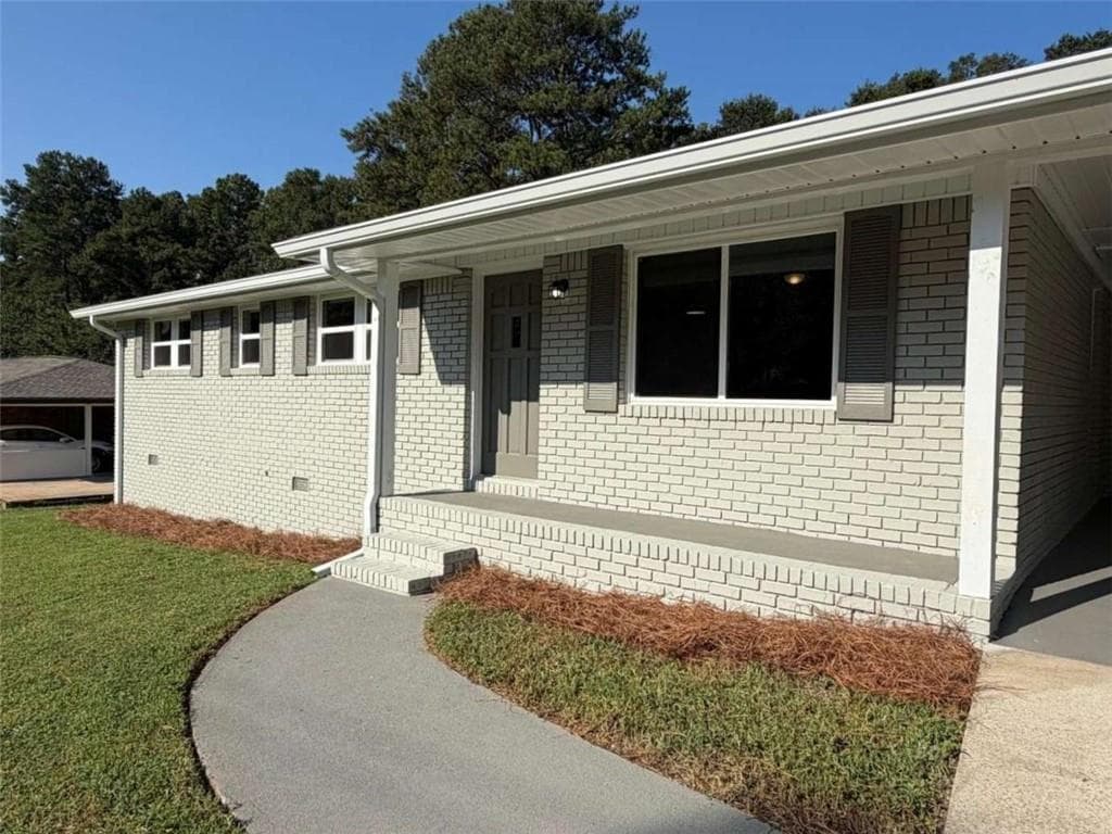 4 bedroom, 3 bathroom, 1,784 sq ft single family residence for sale at 65 W Meadowcliff Circle, Carrollton, GA 30116 — photo 3