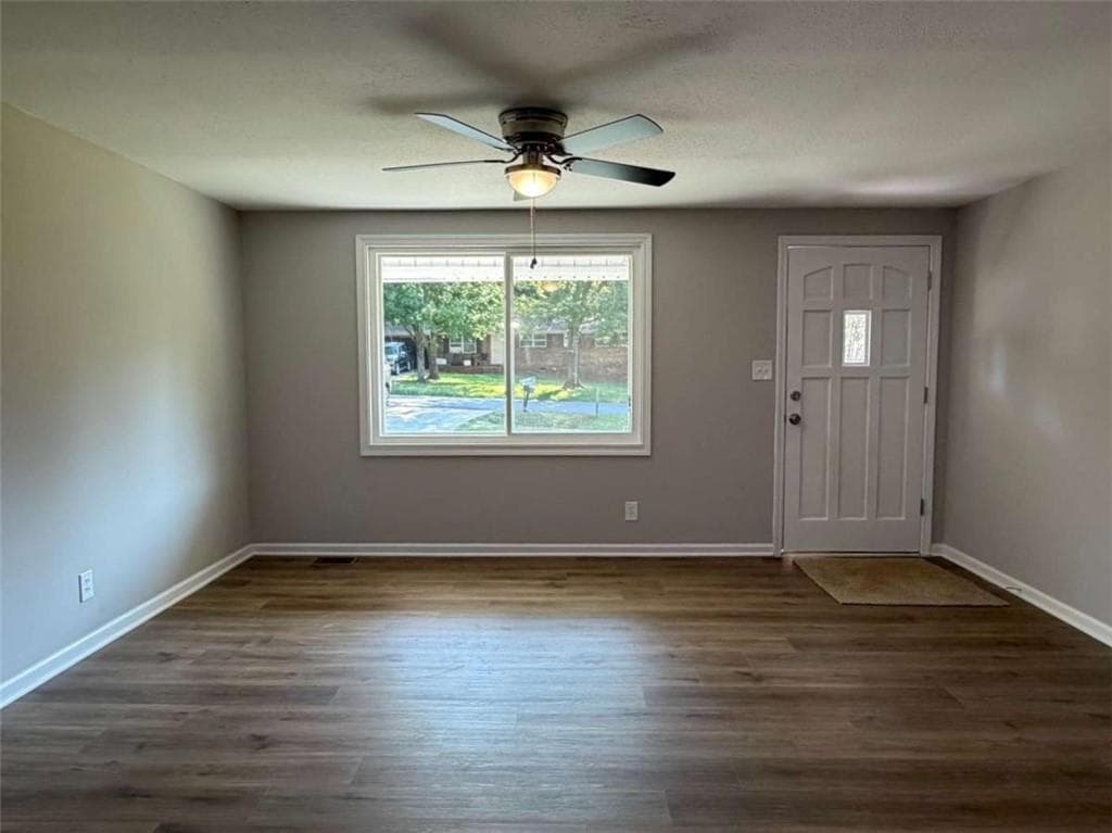 4 bedroom, 3 bathroom, 1,784 sq ft single family residence for sale at 65 W Meadowcliff Circle, Carrollton, GA 30116 — photo 4
