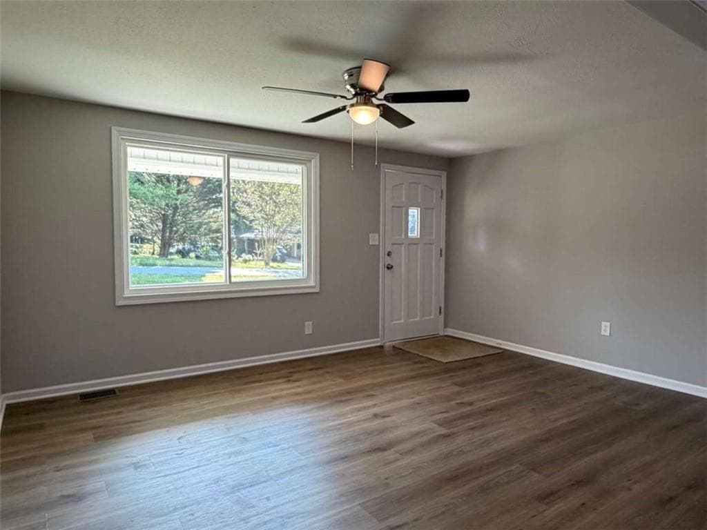 4 bedroom, 3 bathroom, 1,784 sq ft single family residence for sale at 65 W Meadowcliff Circle, Carrollton, GA 30116 — photo 5