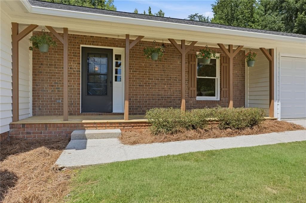 3 bedroom, 3 bathroom, 2,530 sq ft single family residence under contract at 3758 Woodlane Road, Gainesville, GA 30506 — photo 3
