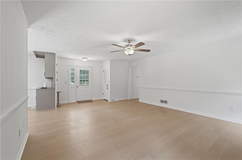 3 bedroom, 3 bathroom, 2,530 sq ft single family residence under contract at 3758 Woodlane Road, Gainesville, GA 30506 — photo 8