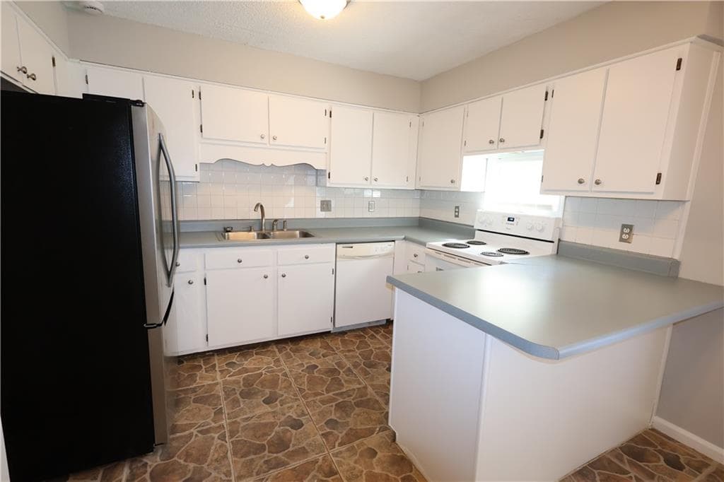 3 bedroom, 2 bathroom, 1,680 sq ft single family residence for rent at 3946 Blake Court, Kennesaw, GA 30144 for $1,950 a month — photo 6