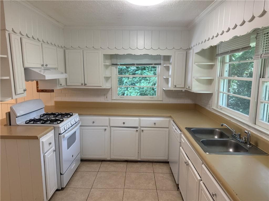 3 bedroom, 2 bathroom, 1,460 sq ft single family residence for rent at 1936 Fort Valley Drive, Atlanta, GA 30311 for $1,850 a month — photo 2