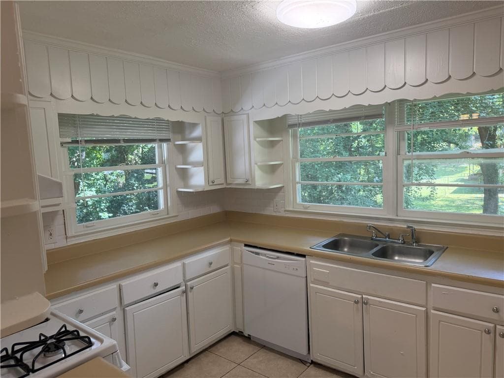 3 bedroom, 2 bathroom, 1,460 sq ft single family residence for rent at 1936 Fort Valley Drive, Atlanta, GA 30311 for $1,850 a month — photo 3