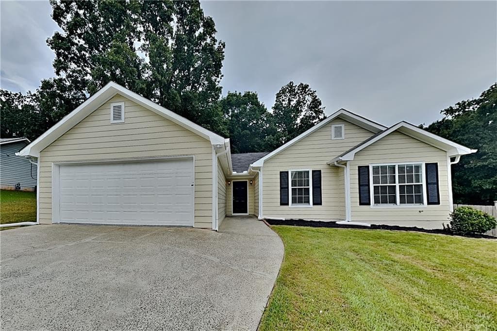 3 bedroom, 2 bathroom, 1,239 sq ft single family residence for rent at 3685 E Bolding Road, Flowery Branch, GA 30542 for $1,900 a month — photo 1 of 20