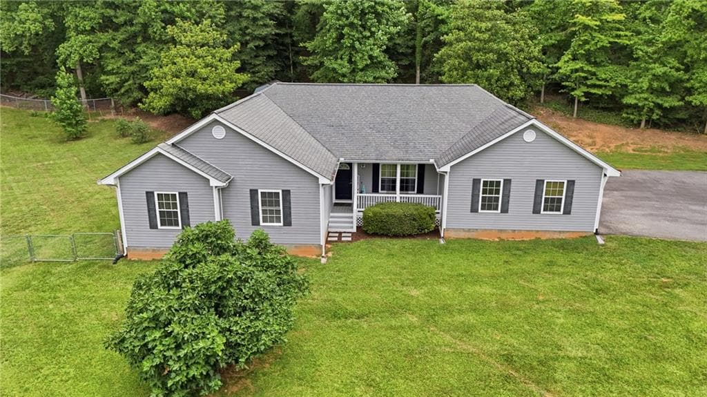 4 bedroom, 2 bathroom, 2,162 sq ft single family residence for sale at 980 Falls Road, Toccoa, GA 30577