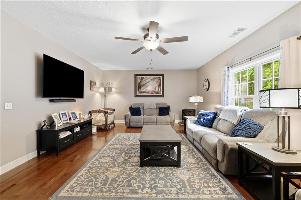 4 bedroom, 2 bathroom, 2,162 sq ft single family residence for sale at 980 Falls Road, Toccoa, GA 30577 — photo 4