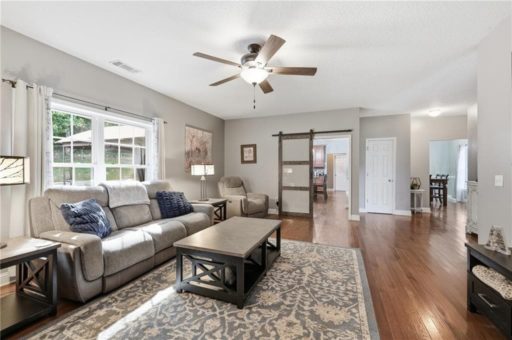 4 bedroom, 2 bathroom, 2,162 sq ft single family residence for sale at 980 Falls Road, Toccoa, GA 30577 — photo 6