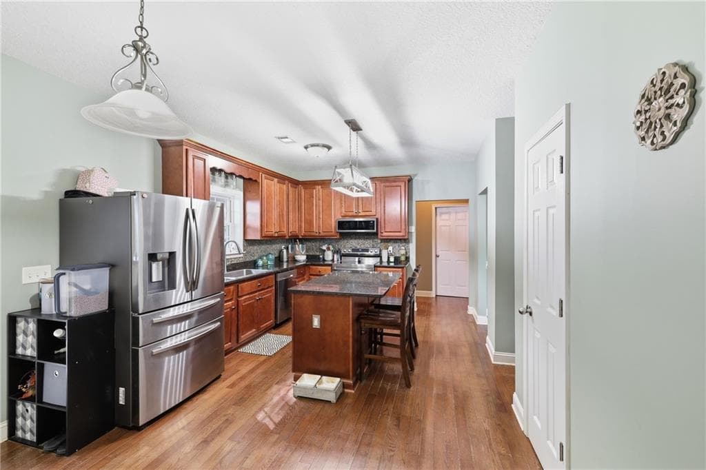 4 bedroom, 2 bathroom, 2,162 sq ft single family residence for sale at 980 Falls Road, Toccoa, GA 30577 — photo 7