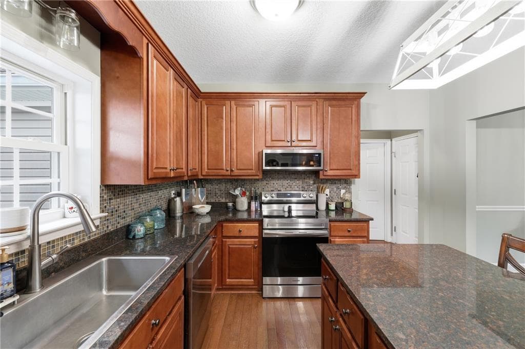 4 bedroom, 2 bathroom, 2,162 sq ft single family residence for sale at 980 Falls Road, Toccoa, GA 30577 — photo 9