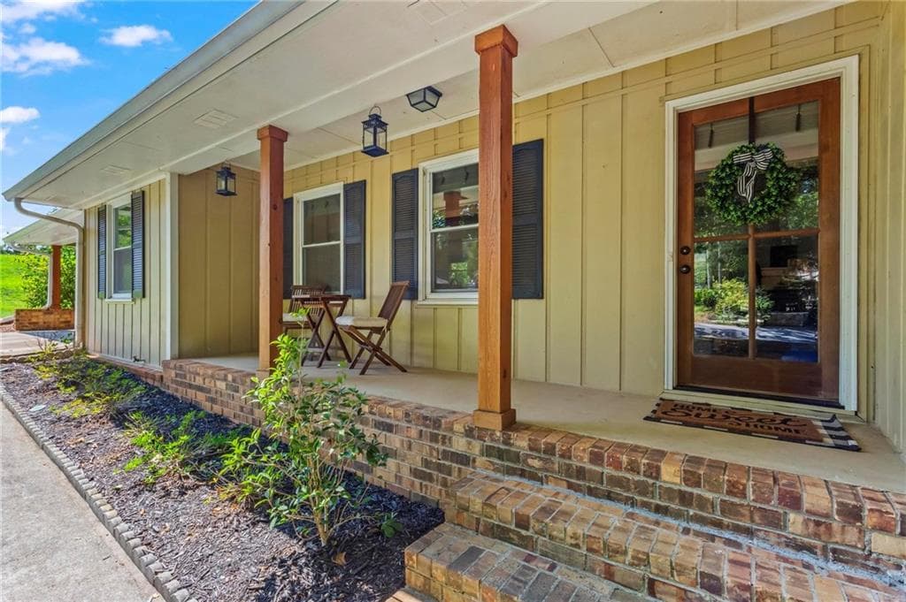 4 bedroom, 3 bathroom, 2,838 sq ft single family residence for sale at 4941 Bedell Road, Roswell, GA 30075 — photo 2