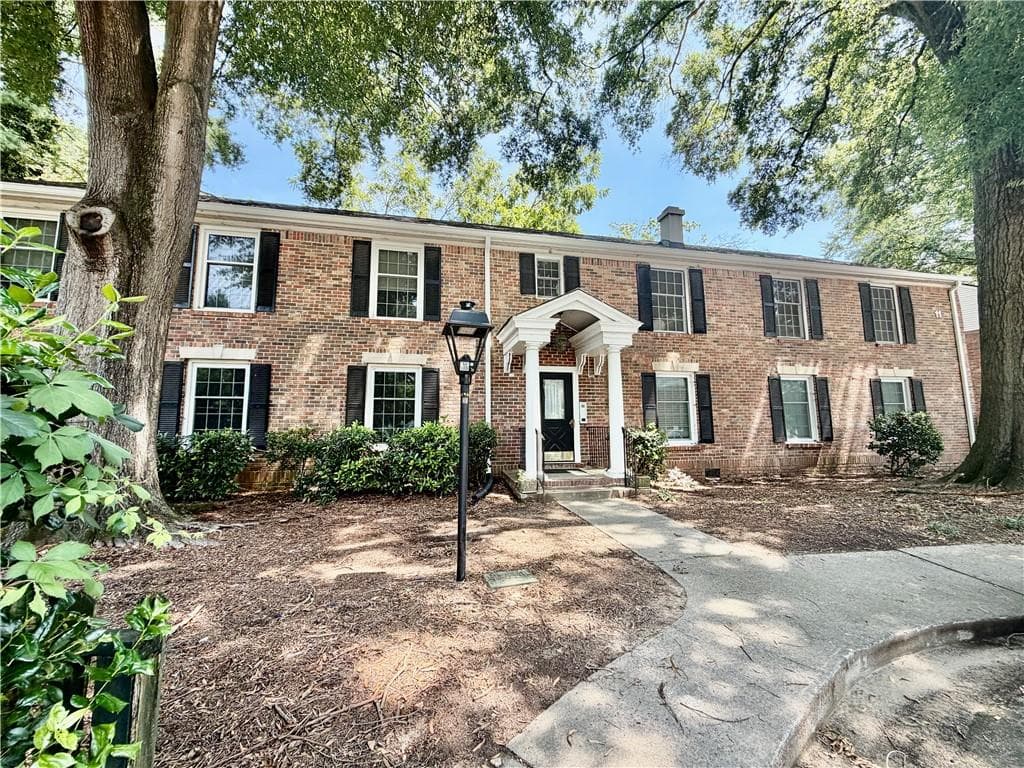 3 bedroom, 2 bathroom, 1,216 sq ft condominium for sale at 6700 Roswell Road 11D, Atlanta, GA 30328