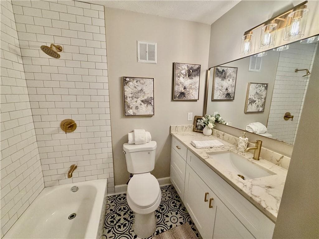 3 bedroom, 2 bathroom, 1,216 sq ft condominium for sale at 6700 Roswell Road 11D, Atlanta, GA 30328 — photo 4
