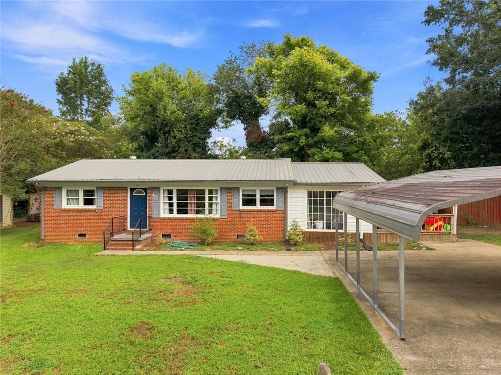 3 bedroom, 2 bathroom, 1,453 sq ft single family residence for sale at 1517 Lee Avenue, Oxford, AL 36203
