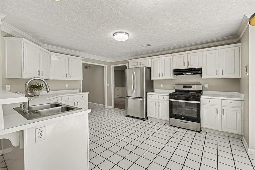 3 bedroom, 3 bathroom, 2,111 sq ft single family residence for sale at 3155 Haverhill Rowe, Lawrenceville, GA 30044 — photo 7