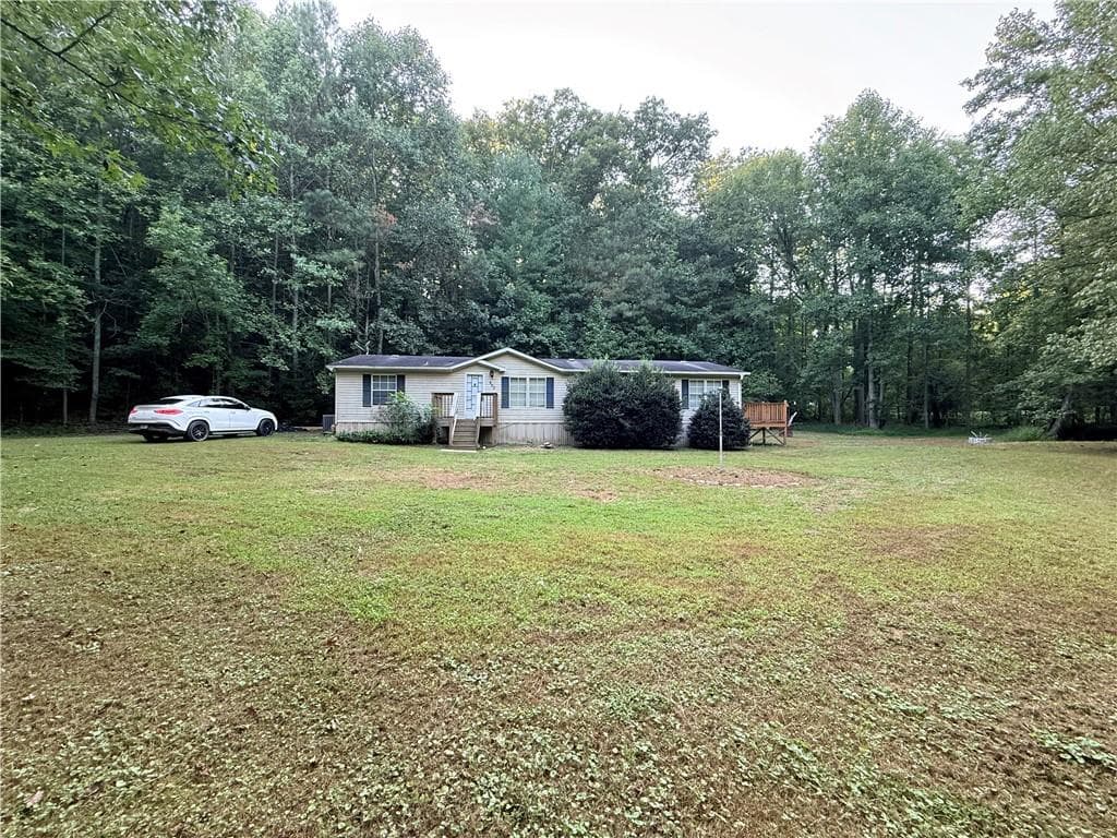 3 bedroom, 2 bathroom, 1,560 sq ft single family residence under contract at 953 Nugget Lane, Ellijay, GA 30540