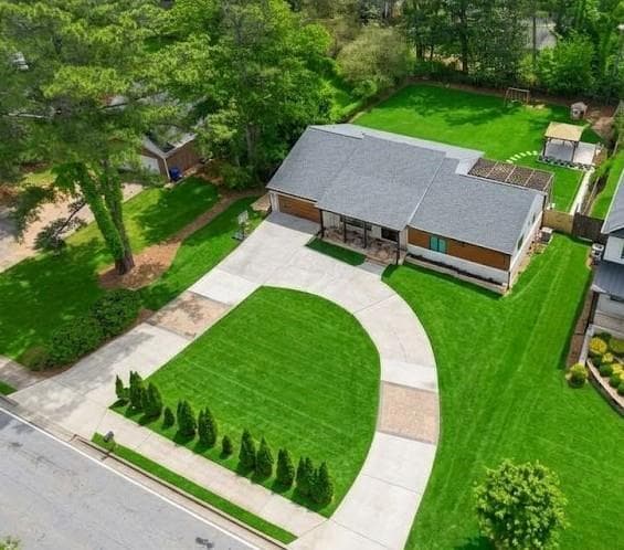 5 bedroom, 4 bathroom, 3,200 sq ft single family residence for sale at 4130 Lower Roswell Road, Marietta, GA 30068 — photo 2