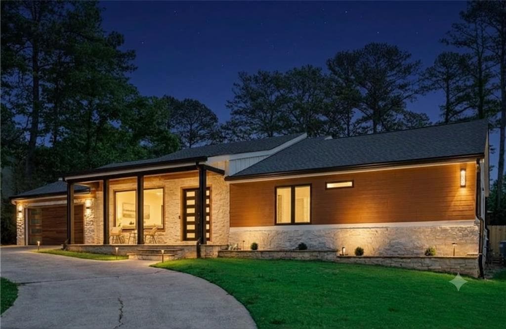5 bedroom, 4 bathroom, 3,200 sq ft single family residence for sale at 4130 Lower Roswell Road, Marietta, GA 30068