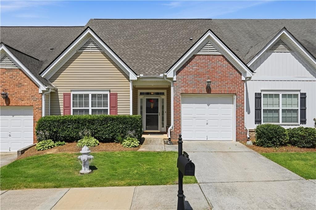 4 bedroom, 3 bathroom, 2,028 sq ft townhouse for sale at 119 Riley Circle, Dawsonville, GA 30534 — photo 3
