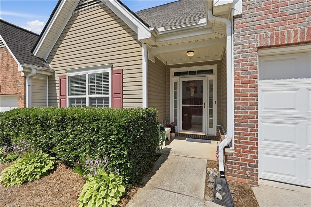 4 bedroom, 3 bathroom, 2,028 sq ft townhouse for sale at 119 Riley Circle, Dawsonville, GA 30534 — photo 2