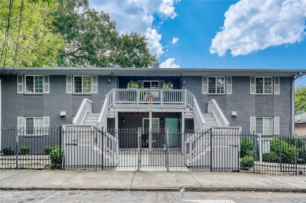 2 bedroom, 1 bathroom, 650 sq ft condominium for sale at 210 Sampson Street 7, Atlanta, GA 30312