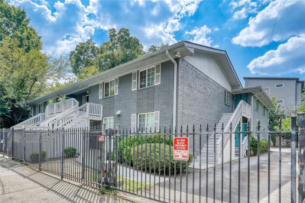 2 bedroom, 1 bathroom, 650 sq ft condominium for sale at 210 Sampson Street 7, Atlanta, GA 30312 — photo 2