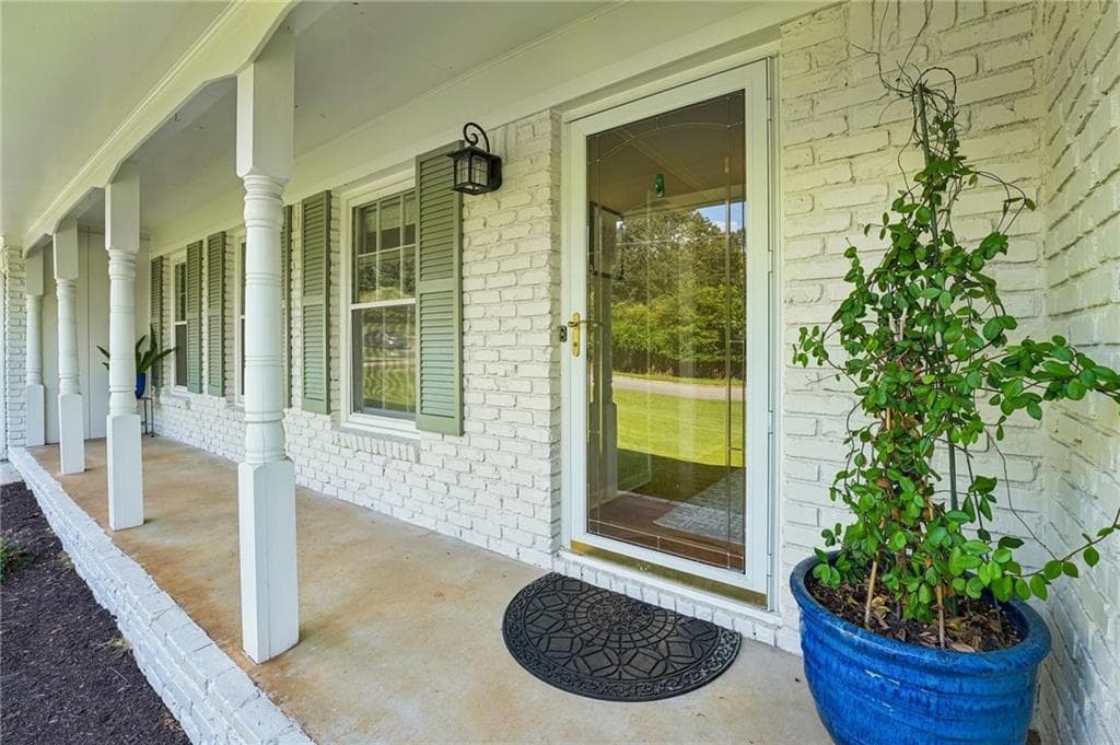 3 bedroom, 2 bathroom, 1,872 sq ft single family residence under contract at 1075 Wesley Park Drive, Marietta, GA 30064 — photo 3