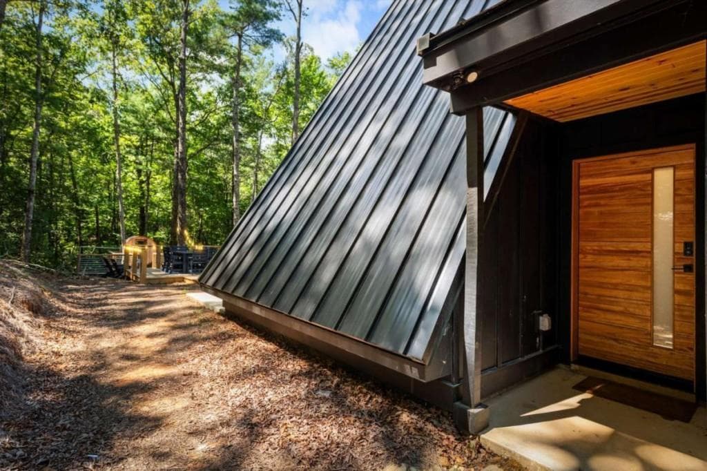 2 bedroom, 2 bathroom, 1,140 sq ft single family residence under contract at 223 Laurel Trace, Blue Ridge, GA 30513 — photo 6