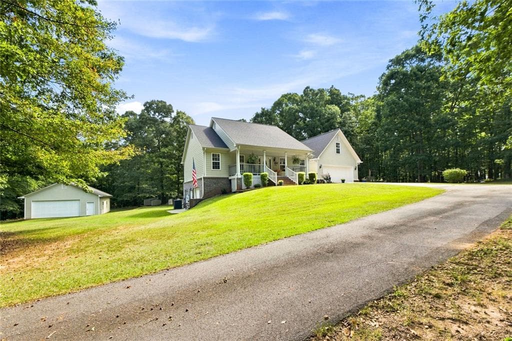 3 bedroom, 4 bathroom, 4,108 sq ft single family residence for sale at 540 Davis Road, Locust Grove, GA 30248