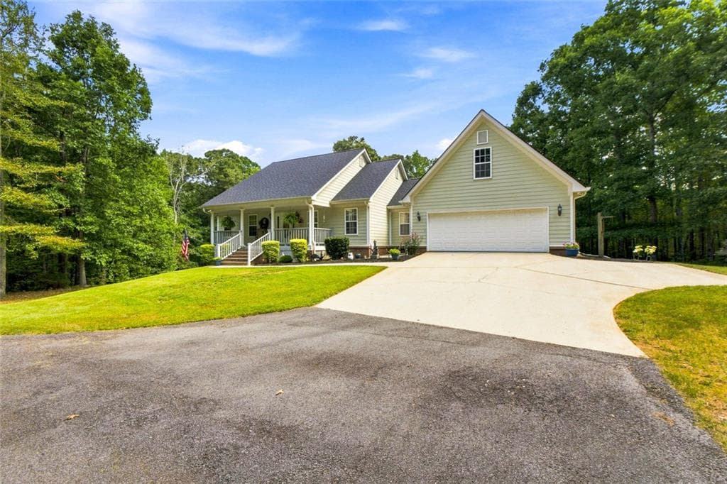 3 bedroom, 4 bathroom, 4,108 sq ft single family residence for sale at 540 Davis Road, Locust Grove, GA 30248 — photo 2