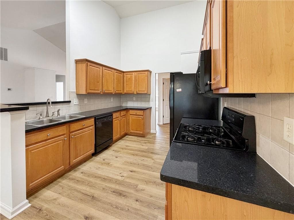 3 bedroom, 2 bathroom, 1,952 sq ft single family residence for rent at 3385 Stoneleigh Run Drive, Buford, GA 30519 for $2,400 a month — photo 7