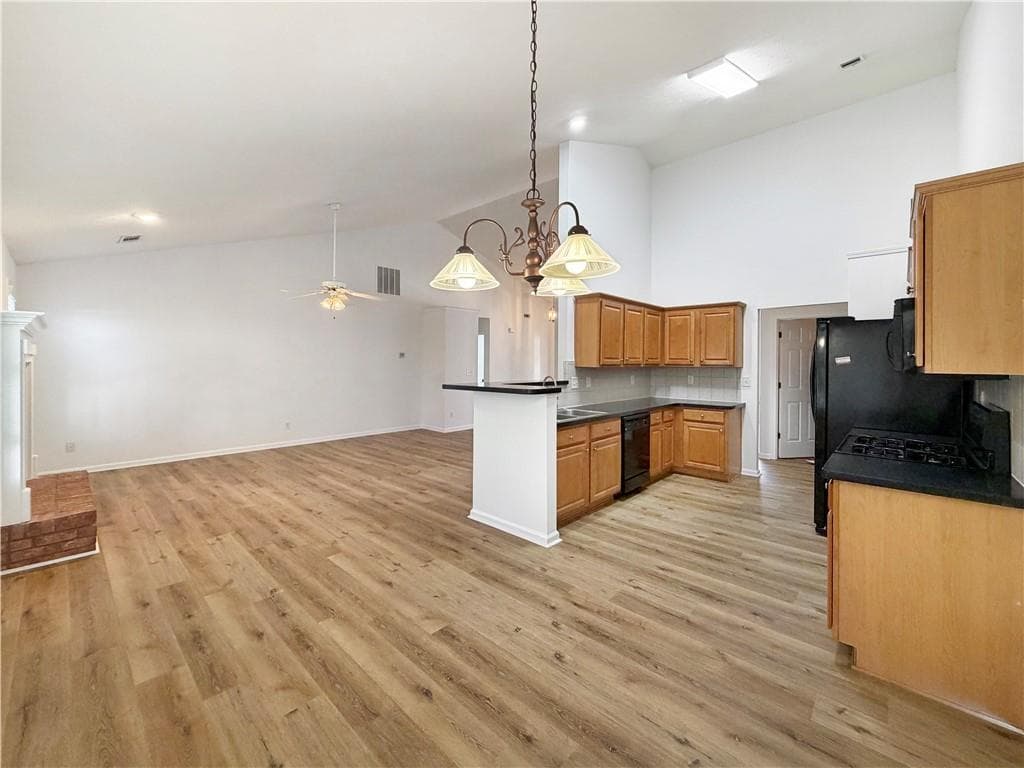3 bedroom, 2 bathroom, 1,952 sq ft single family residence for rent at 3385 Stoneleigh Run Drive, Buford, GA 30519 for $2,400 a month — photo 8