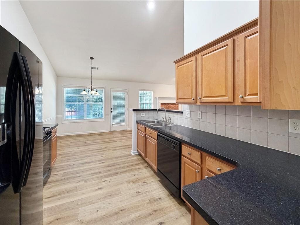 3 bedroom, 2 bathroom, 1,952 sq ft single family residence for rent at 3385 Stoneleigh Run Drive, Buford, GA 30519 for $2,400 a month — photo 9