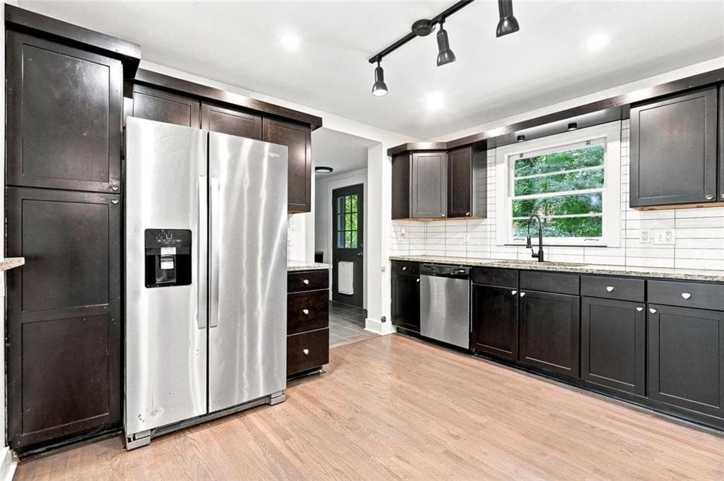 3 bedroom, 3 bathroom single family residence for rent at 5012 Tilly Mill Road, Dunwoody, GA 30338 for $3,120 a month — photo 6