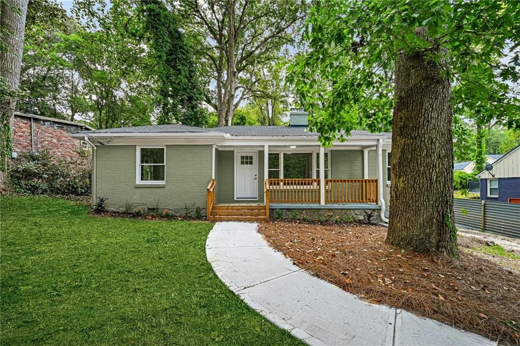 3 bedroom, 2 bathroom, 1,346 sq ft single family residence for sale at 2580 Cascade Road, Atlanta, GA 30311 — photo 4