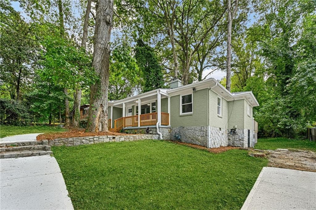 3 bedroom, 2 bathroom, 1,346 sq ft single family residence for sale at 2580 Cascade Road, Atlanta, GA 30311 — photo 5