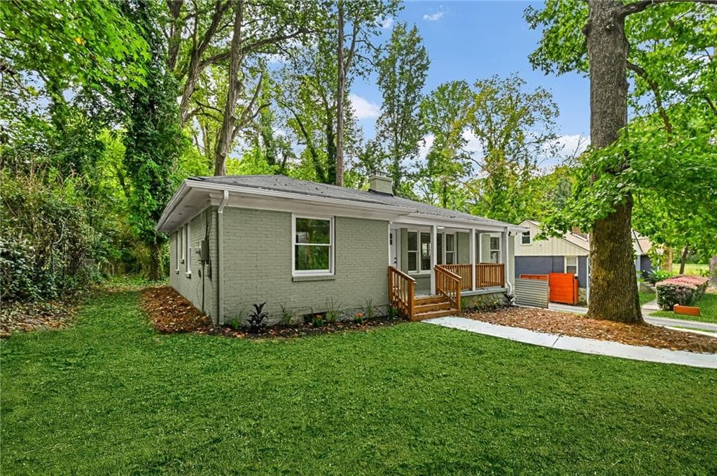 3 bedroom, 2 bathroom, 1,346 sq ft single family residence for sale at 2580 Cascade Road, Atlanta, GA 30311 — photo 6