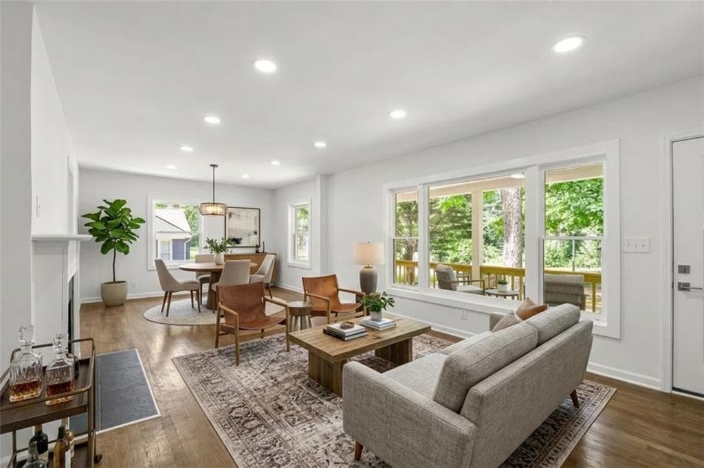 3 bedroom, 2 bathroom, 1,346 sq ft single family residence for sale at 2580 Cascade Road, Atlanta, GA 30311 — photo 2