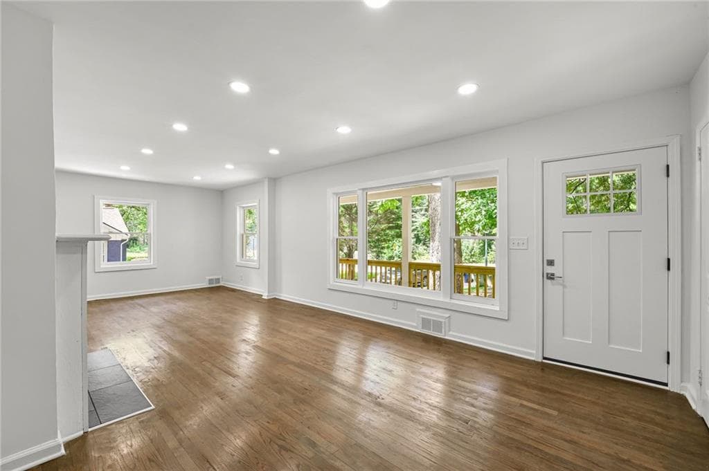 3 bedroom, 2 bathroom, 1,346 sq ft single family residence for sale at 2580 Cascade Road, Atlanta, GA 30311 — photo 7