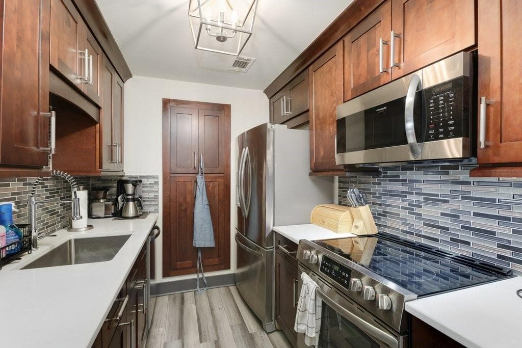 1 bedroom, 1 bathroom, 816 sq ft condominium for sale at 24212 Plantation Drive, Atlanta, GA 30324 — photo 6