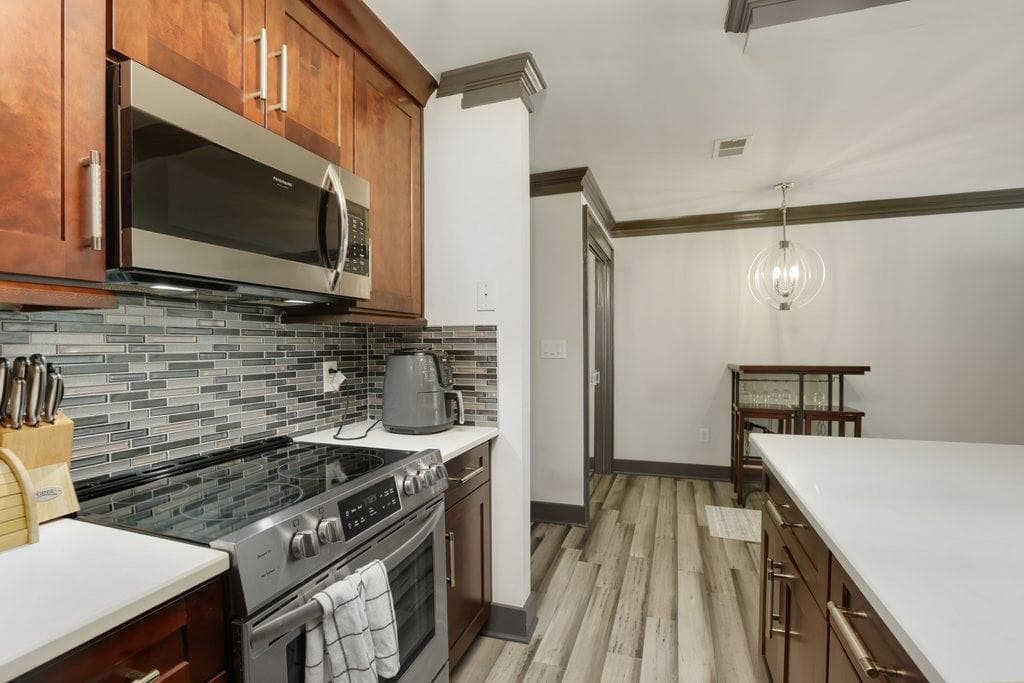 1 bedroom, 1 bathroom, 816 sq ft condominium for sale at 24212 Plantation Drive, Atlanta, GA 30324 — photo 8