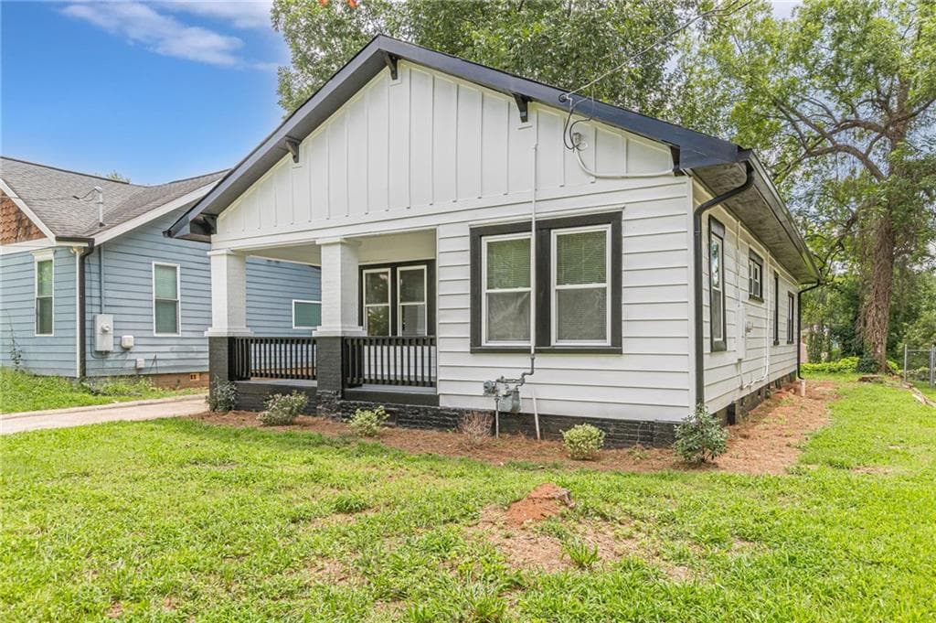 3 bedroom, 2 bathroom, 2,187 sq ft single family residence for sale at 1236 Avon Avenue, Atlanta, GA 30310 — photo 3