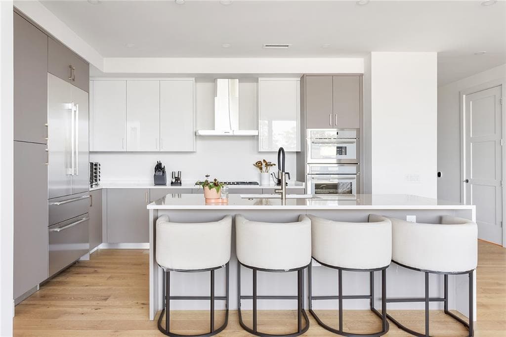 2 bedroom, 3 bathroom, 1,474 sq ft condominium for sale at 2425 Peachtree Road 612, Atlanta, GA 30305 — photo 3